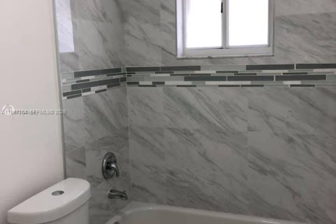 Снять в аренду таунхаус в Хайалиа, Флорида 2 спальни, 89.19м2, № 2059037 - фото 10