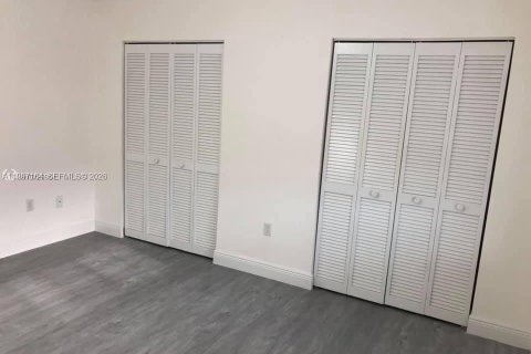 Снять в аренду таунхаус в Хайалиа, Флорида 2 спальни, 89.19м2, № 2059037 - фото 18