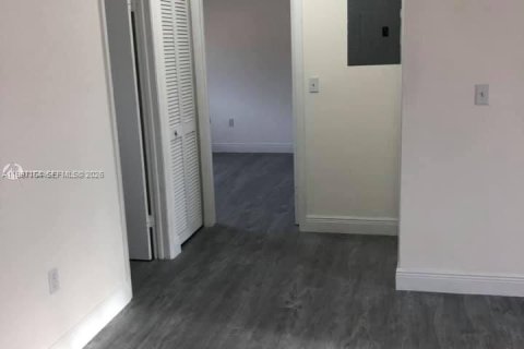 Снять в аренду таунхаус в Хайалиа, Флорида 2 спальни, 89.19м2, № 2059037 - фото 7