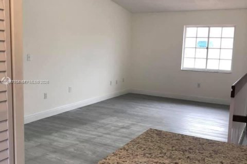 Снять в аренду таунхаус в Хайалиа, Флорида 2 спальни, 89.19м2, № 2059037 - фото 6