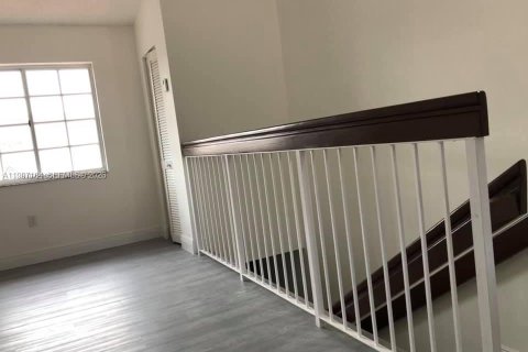 Снять в аренду таунхаус в Хайалиа, Флорида 2 спальни, 89.19м2, № 2059037 - фото 17