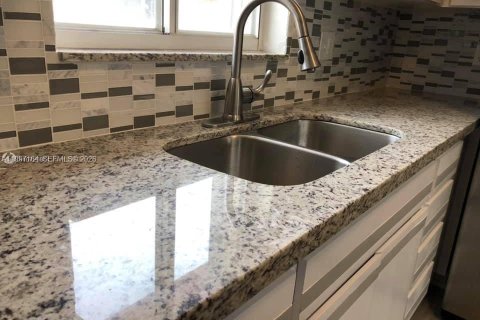 Снять в аренду таунхаус в Хайалиа, Флорида 2 спальни, 89.19м2, № 2059037 - фото 4