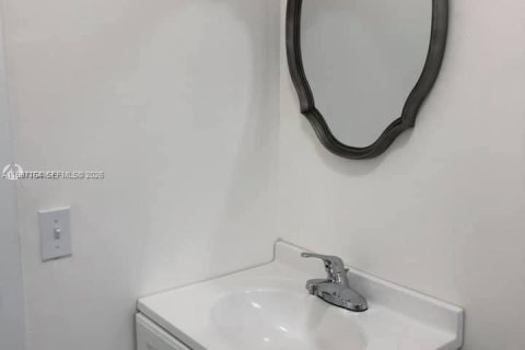 Снять в аренду таунхаус в Хайалиа, Флорида 2 спальни, 89.19м2, № 2059037 - фото 12