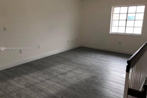 Снять в аренду таунхаус в Хайалиа, Флорида 2 спальни, 89.19м2, № 2059037 - фото 8