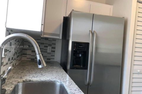 Снять в аренду таунхаус в Хайалиа, Флорида 2 спальни, 89.19м2, № 2059037 - фото 5