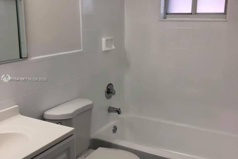 Снять в аренду таунхаус в Хайалиа, Флорида 2 спальни, 89.19м2, № 2059037 - фото 15