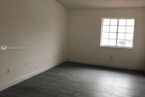 Снять в аренду таунхаус в Хайалиа, Флорида 2 спальни, 89.19м2, № 2059037 - фото 16