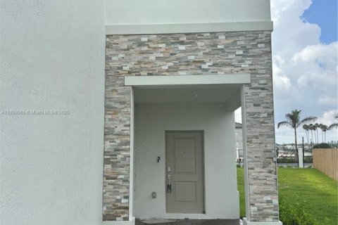 Villa ou maison à louer à Homestead, Floride: 4 chambres № 1856828 - photo 2