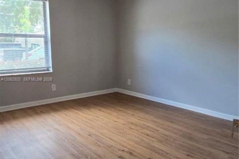 House in West Palm Beach, Florida 2 bedrooms, 80.55 sq.m. № 2265475 - photo 12