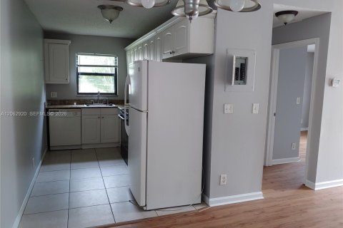 House in West Palm Beach, Florida 2 bedrooms, 80.55 sq.m. № 2265475 - photo 6