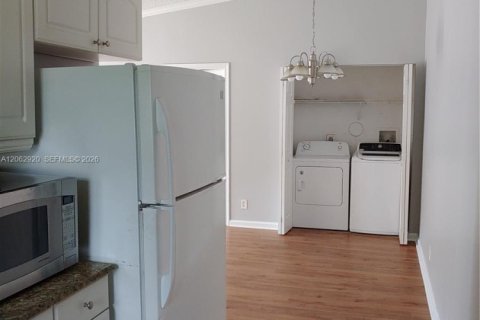 House in West Palm Beach, Florida 2 bedrooms, 80.55 sq.m. № 2265475 - photo 18