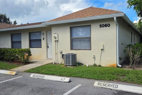 House in West Palm Beach, Florida 2 bedrooms, 80.55 sq.m. № 2265475