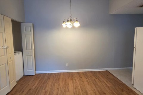 House in West Palm Beach, Florida 2 bedrooms, 80.55 sq.m. № 2265475 - photo 4