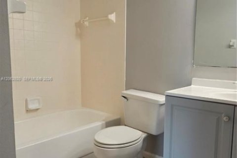 House in West Palm Beach, Florida 2 bedrooms, 80.55 sq.m. № 2265475 - photo 13