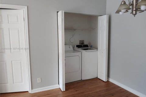 House in West Palm Beach, Florida 2 bedrooms, 80.55 sq.m. № 2265475 - photo 7