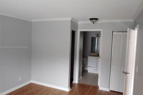 House in West Palm Beach, Florida 2 bedrooms, 80.55 sq.m. № 2265475 - photo 9