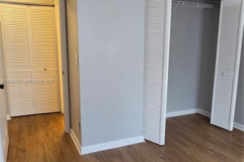 House in West Palm Beach, Florida 2 bedrooms, 80.55 sq.m. № 2265475 - photo 17