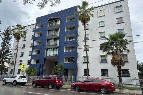 Condo in Miami, Florida, 3 bedrooms  № 1712947 - photo 1