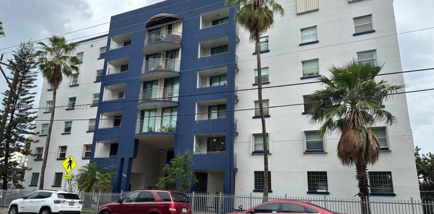 Condo in Miami, Florida, 3 bedrooms № 1712947
