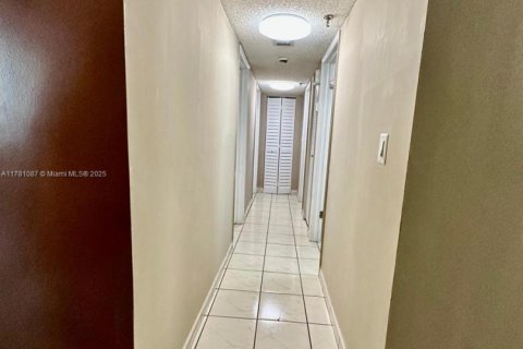 Condo in Miami, Florida, 3 bedrooms  № 1712947 - photo 9