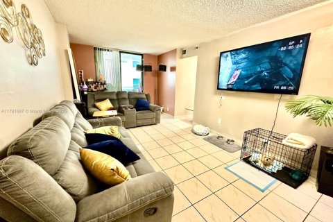Condo in Miami, Florida, 3 bedrooms  № 1712947 - photo 6