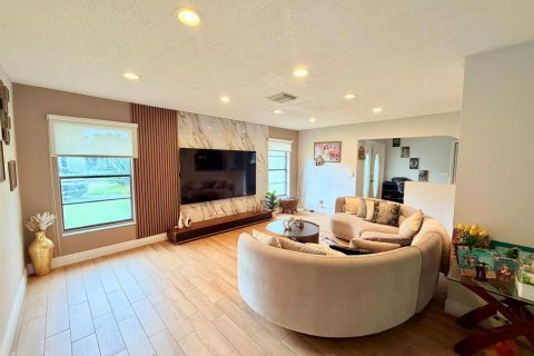 Villa ou maison à vendre à Coral Springs, Floride: 4 chambres, 202.62 m2 № 2406083 - photo 16