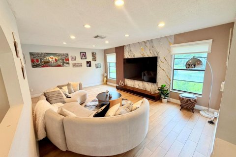 Villa ou maison à vendre à Coral Springs, Floride: 4 chambres, 202.62 m2 № 2406083 - photo 17