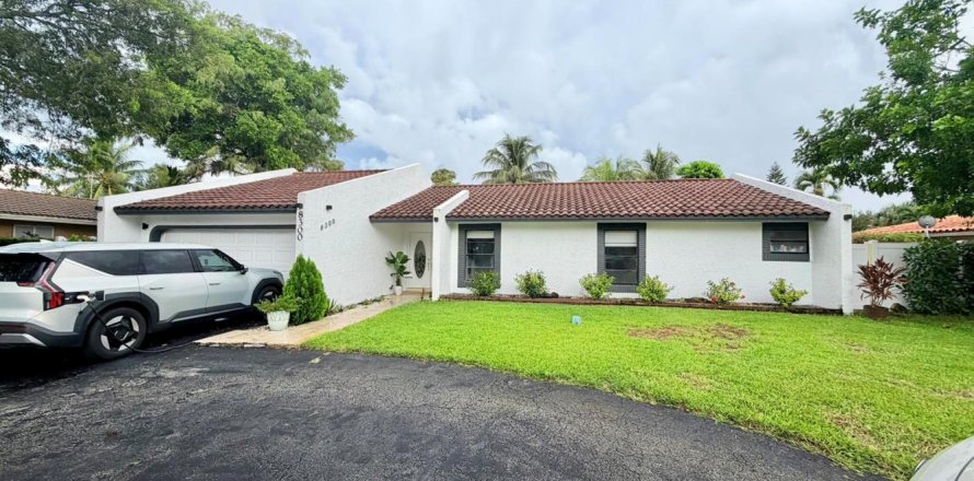 Villa ou maison à Coral Springs, Floride 4 chambres, 202.62 m2 № 2406083