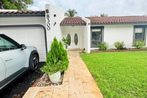 Villa ou maison à vendre à Coral Springs, Floride: 4 chambres, 202.62 m2 № 2406083 - photo 2
