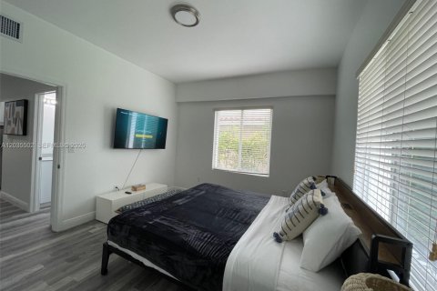 Villa ou maison à louer à Coral Gables, Floride: 2 chambres, 317.73 m2 № 2084227 - photo 7