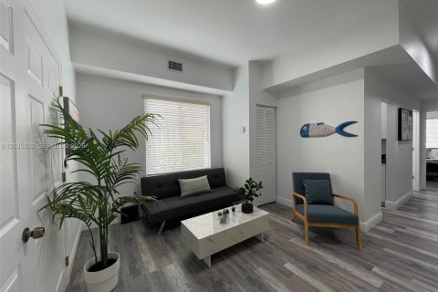 Villa ou maison à louer à Coral Gables, Floride: 2 chambres, 317.73 m2 № 2084227 - photo 1