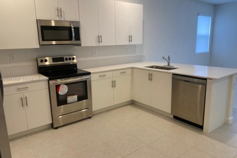 Townhouse in Homestead, Florida 4 bedrooms, 169.08 sq.m. № 2002846 - photo 28