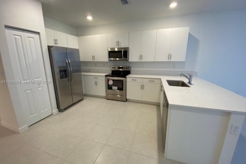 Townhouse in Homestead, Florida 4 bedrooms, 169.08 sq.m. № 2002846 - photo 27