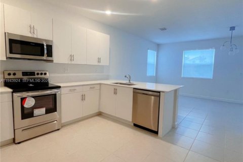 Touwnhouse à vendre à Homestead, Floride: 4 chambres, 169.08 m2 № 2002846 - photo 12