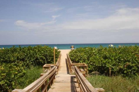 Condominio en alquiler en Riviera Beach, Florida, 2 dormitorios, 141.58 m2 № 1186535 - foto 1