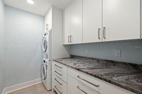 House in Saint Petersburg, Florida 2 bedrooms, 153.29 sq.m. № 2099250 - photo 27