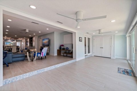 House in Saint Petersburg, Florida 2 bedrooms, 153.29 sq.m. № 2099250 - photo 23