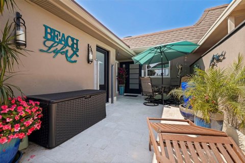 House in Saint Petersburg, Florida 2 bedrooms, 153.29 sq.m. № 2099250 - photo 4