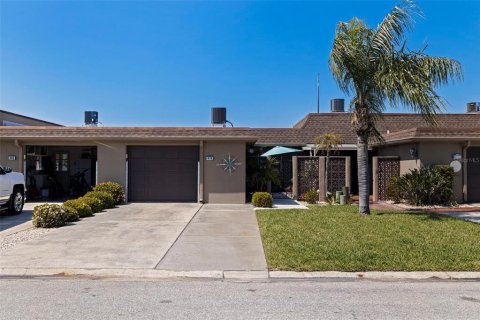 House in Saint Petersburg, Florida 2 bedrooms, 153.29 sq.m. № 2099250 - photo 2