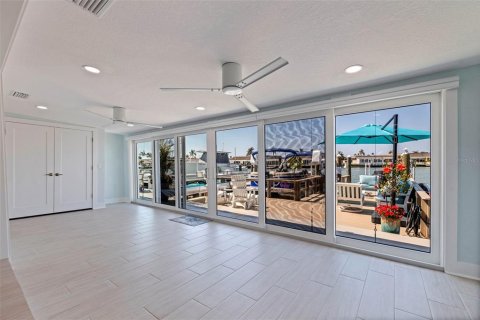 House in Saint Petersburg, Florida 2 bedrooms, 153.29 sq.m. № 2099250 - photo 22