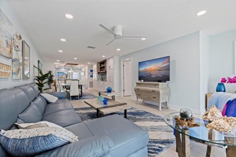 House in Saint Petersburg, Florida 2 bedrooms, 153.29 sq.m. № 2099250 - photo 13