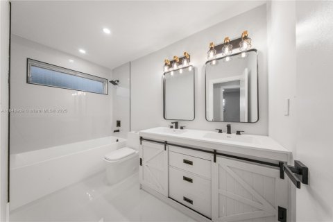 Casa en venta en Miami, Florida, 3 dormitorios, 174.1 m2 № 1855022 - foto 7