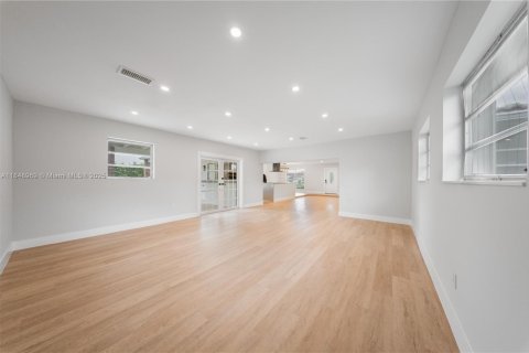 Casa en venta en Miami, Florida, 3 dormitorios, 174.1 m2 № 1855022 - foto 14