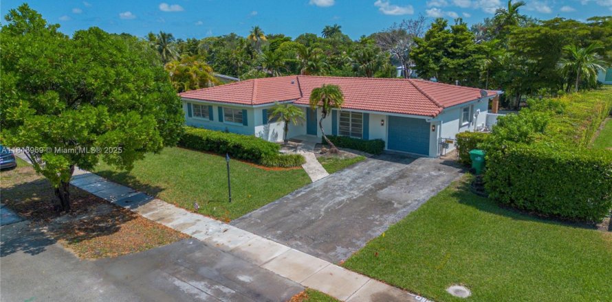 Casa en Miami, Florida 3 dormitorios, 174.1 m2 № 1855022