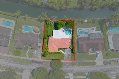 Casa en venta en Miami, Florida, 3 dormitorios, 174.1 m2 № 1855022 - foto 3