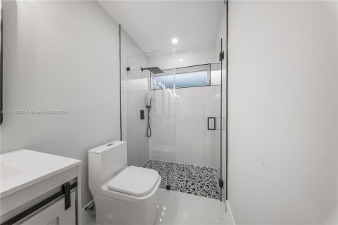 Casa en venta en Miami, Florida, 3 dormitorios, 174.1 m2 № 1855022 - foto 27