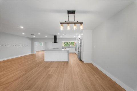 Casa en venta en Miami, Florida, 3 dormitorios, 174.1 m2 № 1855022 - foto 18