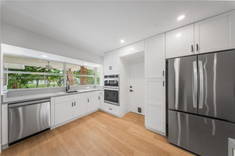Casa en venta en Miami, Florida, 3 dormitorios, 174.1 m2 № 1855022 - foto 4