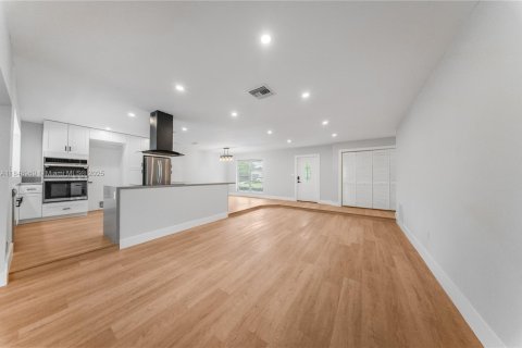 Casa en venta en Miami, Florida, 3 dormitorios, 174.1 m2 № 1855022 - foto 5