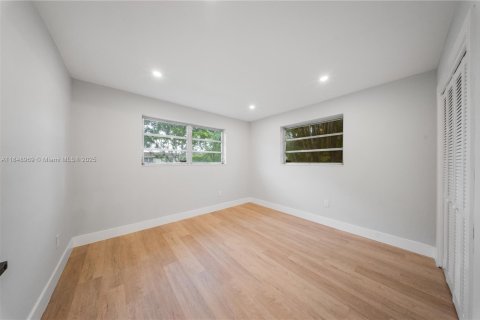 Casa en venta en Miami, Florida, 3 dormitorios, 174.1 m2 № 1855022 - foto 25